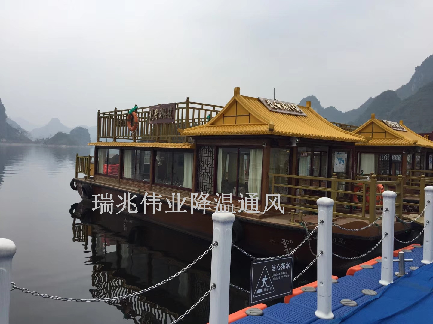 高大廠房降溫通風、廠房降溫通風、鋼結構廠房通風降溫方案、廠房車間通風降溫方案、大型工業風扇、物流倉儲大風扇、大吊扇、工業風扇、廠房車間降溫設備、廠房車間通風設備、車間溫控設備、工業大吊扇、工業大風扇、工業節能風扇、湖北瑞兆偉業通風降溫科技有限公司